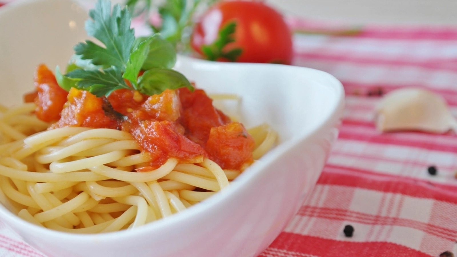 Pasta with fresh roasted tomato sauce